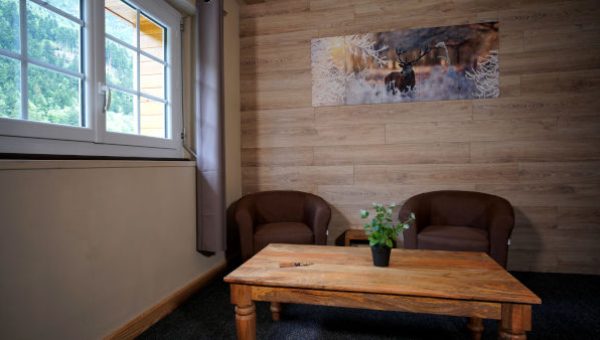 Chambre double avec lit queen size et vue montagne à réserver dans l'hôtel à Saint Lary Soulan : La Sapinière***