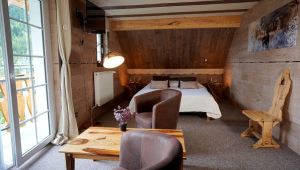Chambre de luxe avec lit double standard à réserver dans l'hôtel à Saint Lary Soulan : La Sapinière***