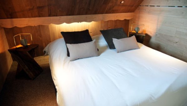 Chambre de luxe avec lit double standard à réserver dans l'hôtel à Saint Lary Soulan : La Sapinière***
