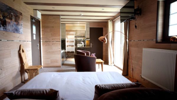 Chambre de luxe avec lit double standard à réserver dans l'hôtel à Saint Lary Soulan : La Sapinière***