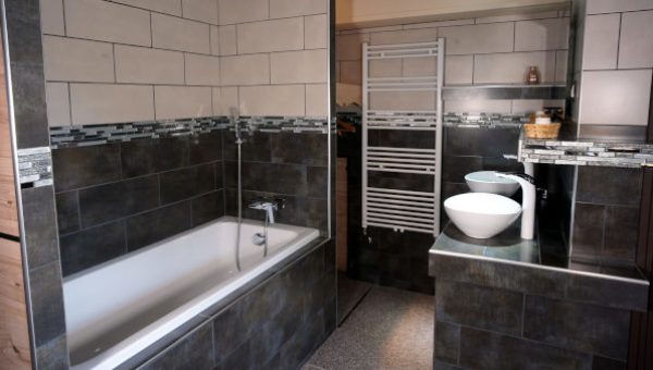 Chambre de luxe avec lit double standard à réserver dans l'hôtel à Saint Lary Soulan : La Sapinière***
