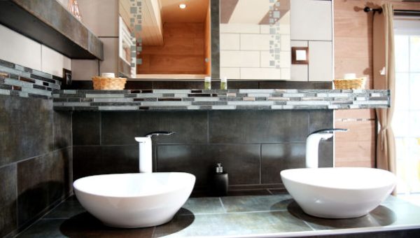 Chambre de luxe avec lit double standard à réserver dans l'hôtel à Saint Lary Soulan : La Sapinière***
