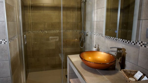 Chambre medium avec lit queen size et vue montagne à réserver dans l'hôtel à Saint Lary Soulan : La Sapinière***