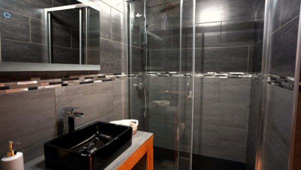 Chambre medium avec lit queen size et vue montagne à réserver dans l'hôtel à Saint Lary Soulan : La Sapinière***