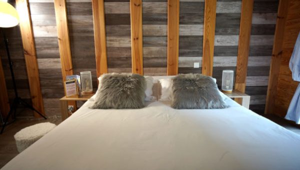 Chambre medium avec lit queen size et vue montagne à réserver dans l'hôtel à Saint Lary Soulan : La Sapinière***