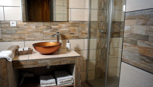 Chambre medium avec lit queen size et vue montagne à réserver dans l'hôtel à Saint Lary Soulan : La Sapinière***