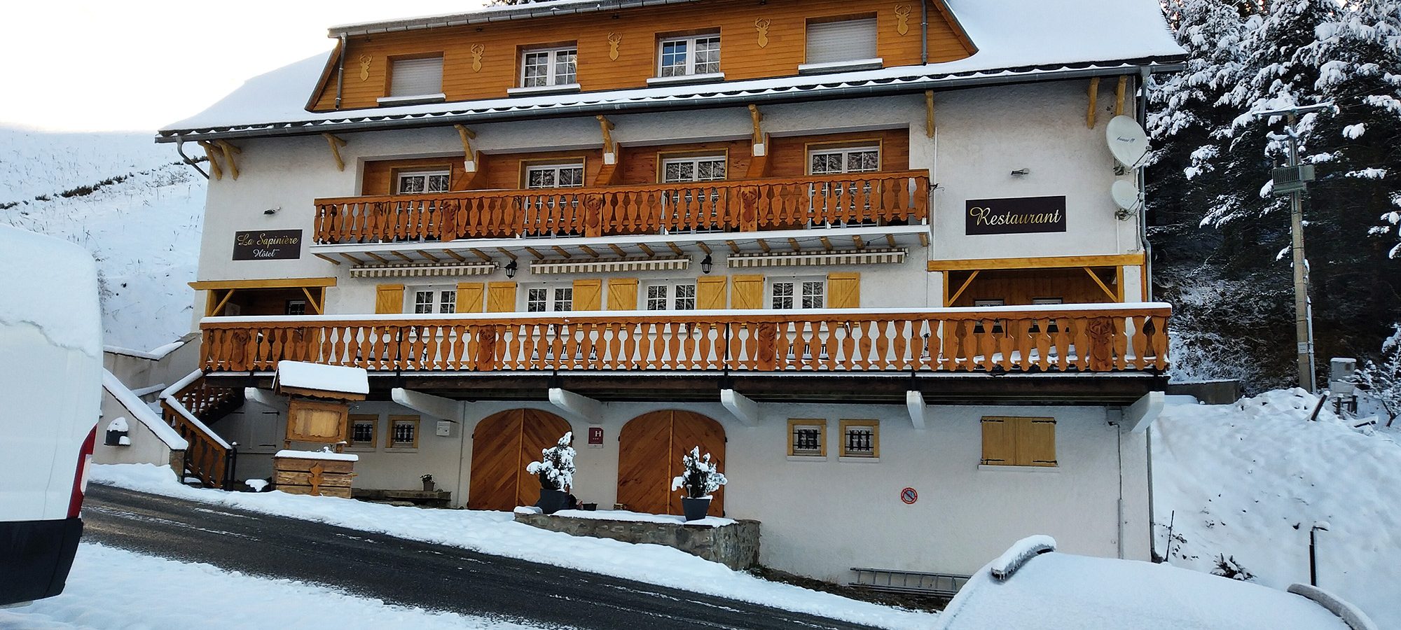 hiver-hotel-la-sapiniere-saint-lary-01a