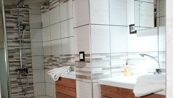 Suite simple avec lit double standard à réserver dans l'hôtel à Saint Lary Soulan : La Sapinière***