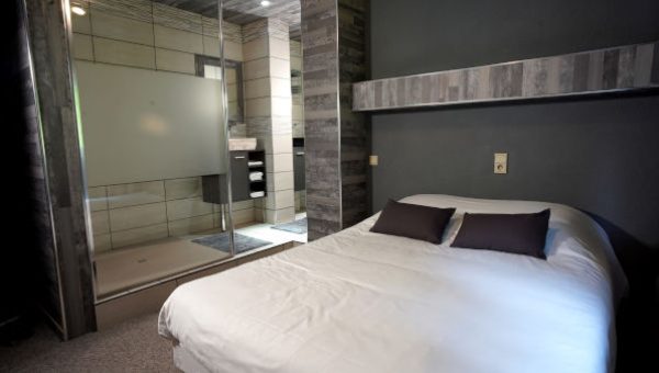 Suite simple avec lit double standard à réserver dans l'hôtel à Saint Lary Soulan : La Sapinière***