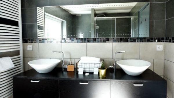 Suite de luxe avec lit double standard à réserver dans l'hôtel à Saint Lary Soulan : La Sapinière***